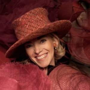 Visites culturelles - À la découverte des ateliers de Fabienne Delvigne, accessoiriste d'élégance &#127913; &#128081; &#127913; !!
